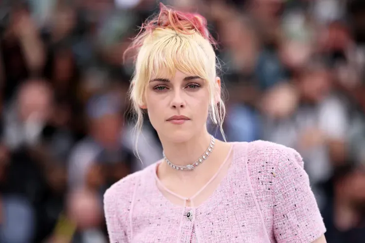 Kristen Stewart Debuts Bright Pink Hair While Out With Wife Dylan Meyer